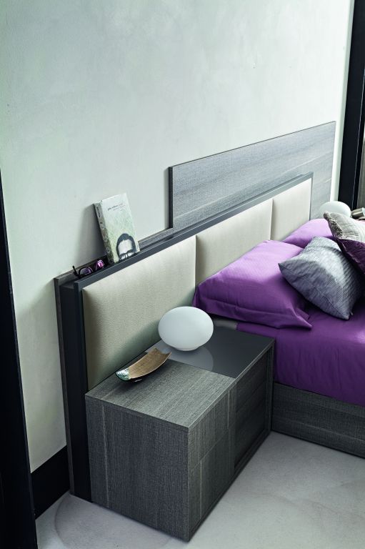 Итальянская спальня Futura Grey фабрики STATUS (кровать сп.место 180 х 200 см, 2 тумбы, комод, зеркало, высокий комод)_63399