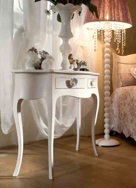 Итальянская спальня Sogni d’Amore фабрики BARNINI OSEO Консольный столик с ящиками Diana