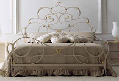 Итальянские спальни Elegance фабрики CORTEZARI Кровать Anastasia с изножьем (caramel cat. B) спальное место 165Х190