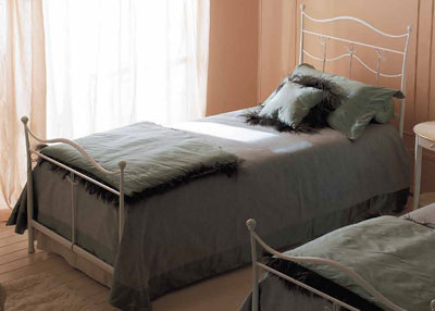 Итальянская детская Incanto фабрики CORTEZARI Кровать Dolly 90 (vaniglia cat. B) с изножьем спальное место 90Х190