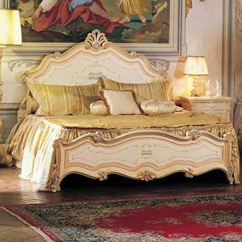 Итальянская спальня Barocco фабрики ALBERTO & MARIO GHEZZANI Кровать Italia (деревянное изголовье и изножье)