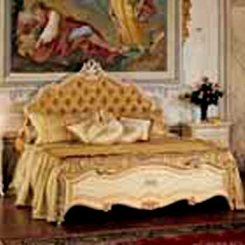 Итальянская спальня Barocco фабрики ALBERTO & MARIO GHEZZANI Кровать Italia (стёганное изголовье и деревянное изножье)