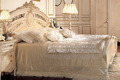 Итальянская спальня Reggenza Luxury фабрики BARNINI OSEO Кровать размера king с изножьем сп. место 184X203