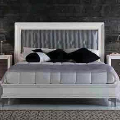 Итальянская спальня Marostica bianco фабрики BAMAR Кровать с изголовьем из серебряной искусственной кожи