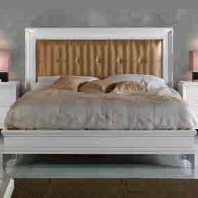 Итальянская спальня Marostica bianco фабрики BAMAR Кровать с изголовьем из золотой искусственной кожи