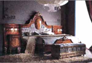 Итальянская спальня I Maggiolini фабрики AGOSTINI MOBILI Кровать с мягким изголовьем и наземными тумбами сп. место 180 Х 200