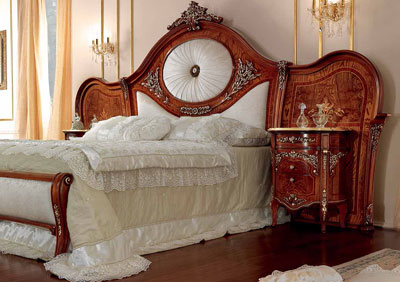 Итальянская спальня Reggenza Luxury  фабрики BARNINI OSEO Кровать с обитым изголовьем и прикроватными тумбами сп. место 164X198
