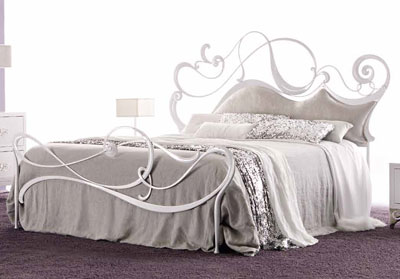Итальянская спальня Charme фабрики CORTEZARI Кровать Safira с изножьем спальное место 165Х190