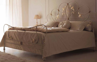 Итальянская спальня Elegance фабрики CORTEZARI Кровать Tiffany с изножьем (caramel e oro cat. B) спальное место 165Х190