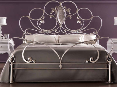Итальянская спальня Elegance фабрики CORTEZARI Кровать Tiffany с изножьем (foglia argento melange cat. C) спальное место 165Х190