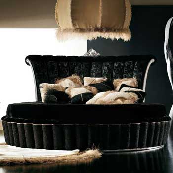 Итальянская спальня Fashion фабрики ALTAMODA Круглая кровать с короной
