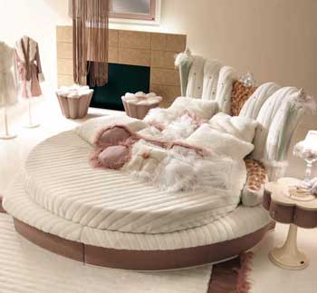 Итальянская спальня Chic Romantic Vintage фабрики ALTAMODA Круглая кровать