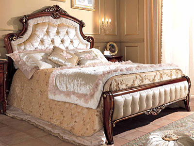 Итальянская спальня Reggenza фабрики BARNINI OSEO Мягкая кровать с изножьем размера Super king сп. место 202X212