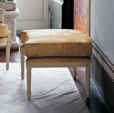 Итальянские кресла и стулья Sedie фабрики AMELI SEDIE комп.1 Пуф Royal