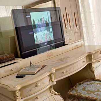 Итальянская спальня Donatella фабрики ALBERTO & MARIO GHEZZANI Выдвижная подставка под ТВ