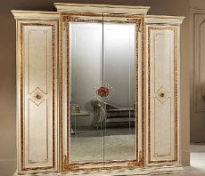 Итальянская спальня Leonardo фабрики ARREDO CLASSIC. Стоимость комплекта как на фото (шкаф 4А + кровать со сп.местом 160*190 + 2 тумбочки) Шкаф 4-х дверный, 2 зеркала малый с короной