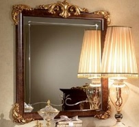 Итальянская спальня Donatello фабрики ARREDO CLASSIC. Стоимость комплекта как на фото (кровать с короной и сп.местом 160*190 + 2 тумбочки + туалетный стол + зеркало с короной) Зеркало для комода (малое)