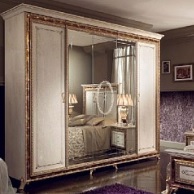 Итальянская спальня Raffaello фабрики ARREDO CLASSIC Шкаф 5-ти дверный (3 зеркала) с короной