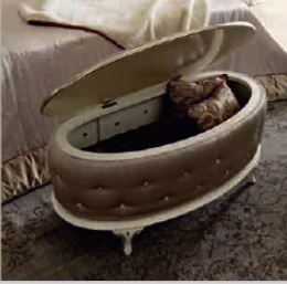 Итальянская спальня Memorie Veneziane фабрики GIORGIOCASA (кровать+тумбы прикроватные+банкетка+кресло) Банкетка