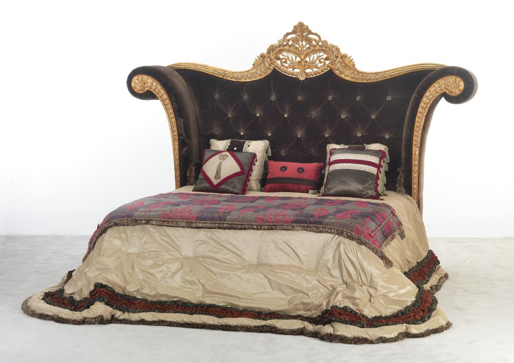 Итальянский комплект мебели для спальни (кровать + 2 тумбочки + туалетный стол + зеркало) фабрики EZIO BELLOTTI Кровать 